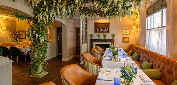 Dining room with a flowering archway over leather booth seating