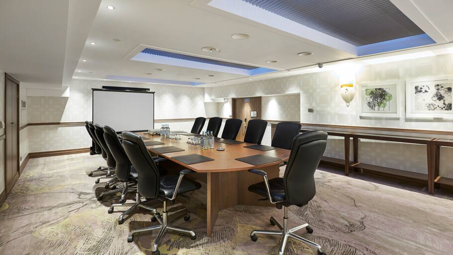 Boardroom-Style
