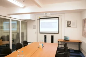 flexible-small-meeting-room
