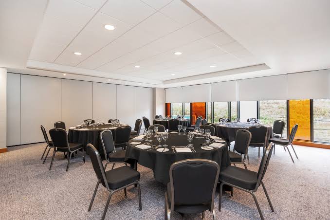 Locomotion Suite set with round tables and colourful window accents