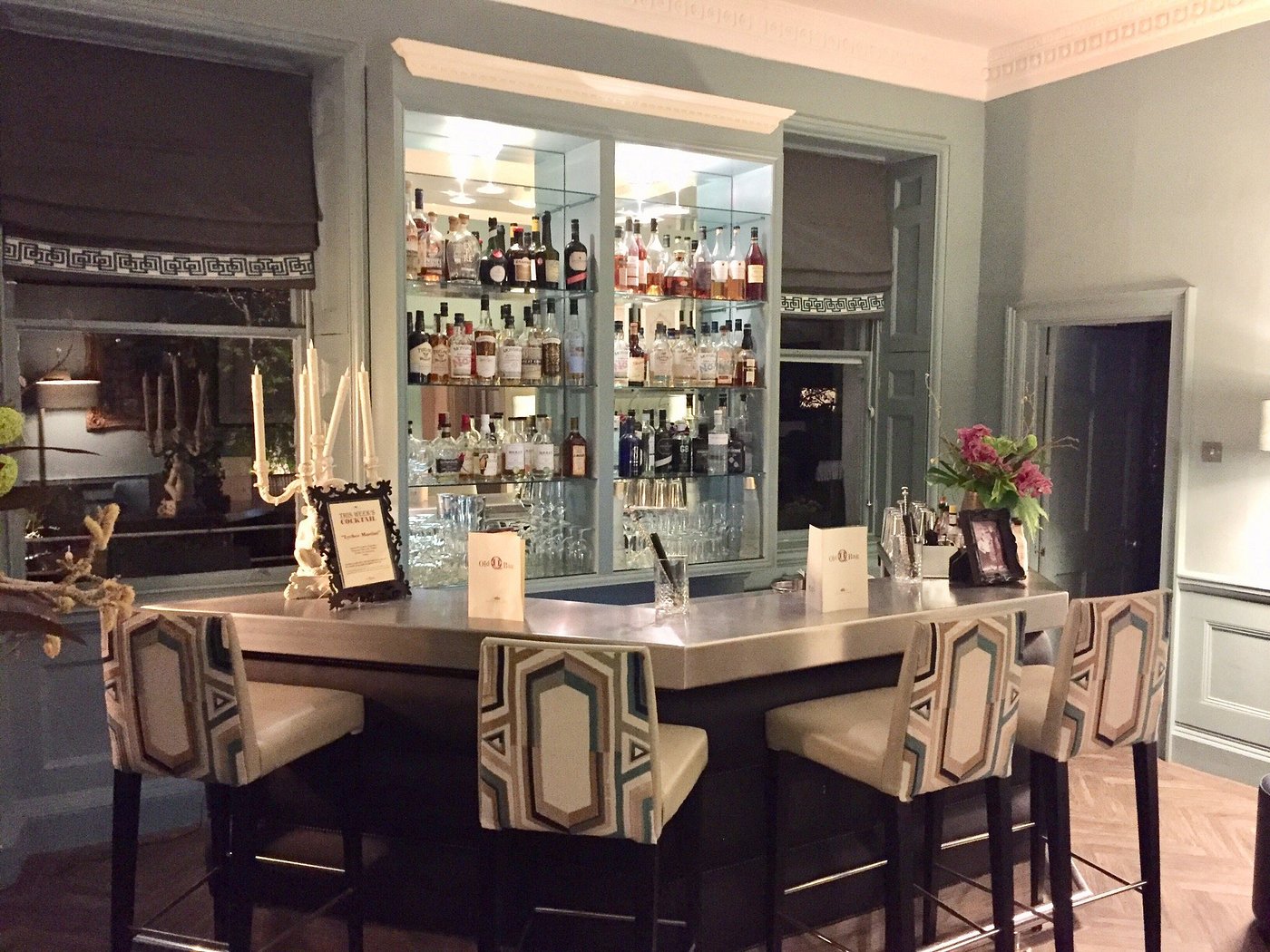 The-Queensbury-bar-1