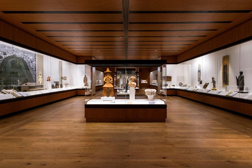 gallery-hall
